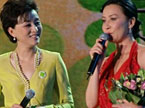 刘嘉玲荣获幸福力女性人物奖 梁朝伟现场送祝福